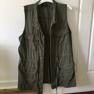 Women’s Mossimo Army Green Utility Button Up Vest